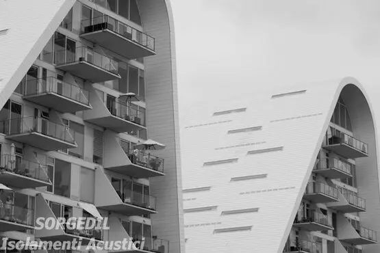 Come Rispettare gli Orari di Silenzio in Condominio (e Proteggere la Tua Casa dal Rumore) Soluzioni professionali per eliminare i rumori molesti in casa con isolamento acustico