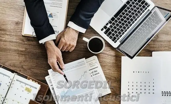 Scopri gli obblighi acustici fondamentali che le nuove attività economiche devono rispettare, inclusi limiti di rumore e misure preventive per gestire l'impatto acustico.