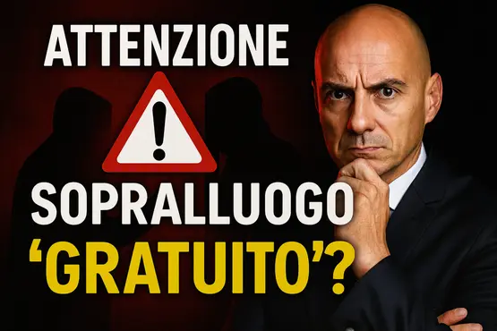 Tecnico acustico durante un sopralluogo professionale in appartamento per progettare l’isolamento acustico casa evitando sopralluoghi commerciali finti
