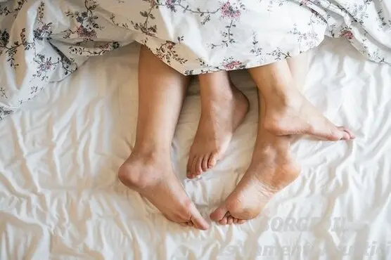 Insonorizzare la Camera da Letto per Non Sentire i Vicini Scopri come insonorizzare la camera da letto per evitare i rumori imbarazzanti dei vicini che fanno l'amore e garantire la tua privacy.