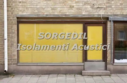 Quando si affitta o acquista un negozio, è essenziale verificare i vincoli acustici. Scopri a chi spetta la responsabilità per l'isolamento acustico e come evitare problematiche future legate al rumore.