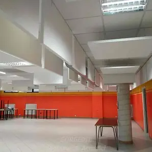 Pannelli acustici sospesi per eliminare il rimbombo a scuola<br /><br />