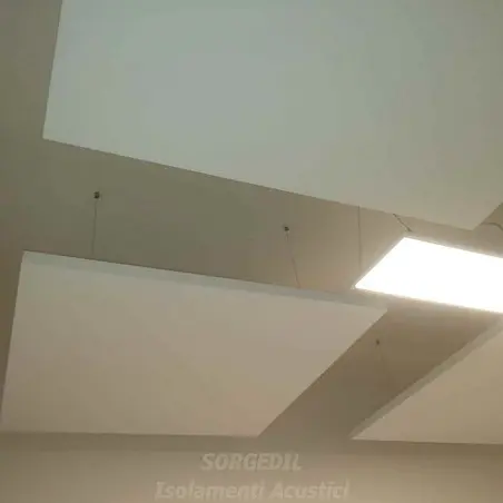Correzione Acustica Professionale con Baffles Sospesi – Sorgedil Isolamenti Acustici<br /><br />