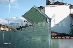 Pannelli fonoisolanti in giardino per ridurre i rumori stradali e del vicinato<br /><br />