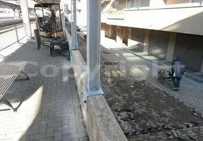 Lavori in corso per montaggio pannelli fonoisolanti su confine urbano<br /><br />