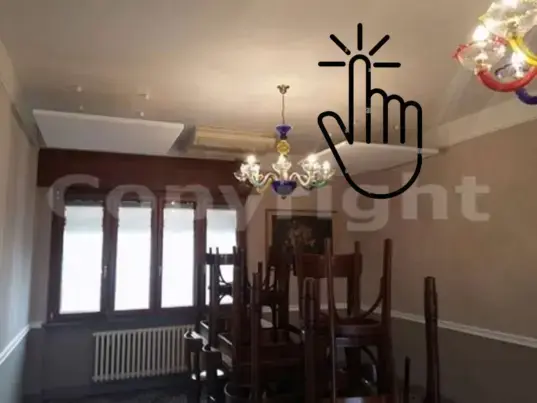 Correzione acustica in una sala ristorante con installazione di pannelli fonoassorbenti a soffitto: riduzione del rimbombo e comfort acustico per clienti e personale.