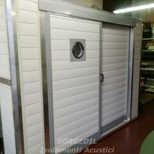 Coperture e cabine insonorizzate per macchinari Cabine insonorizzate per macchinari interni ed esterni