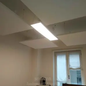 Correzione del Riverbero in Ufficio Luminoso – Installazione Professionale Sorgedil