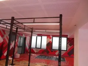 Struttura controsoffitto antivibrante sospesa in palestra<br /><br />