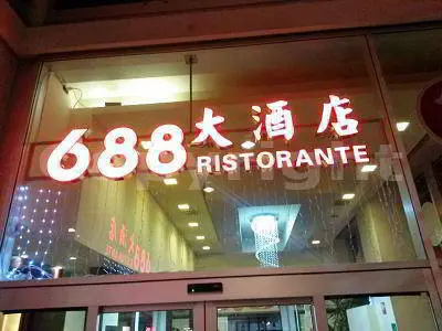 Fonometro installato nei pressi del ristorante per verifica inquinamento acustico