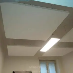 Eliminazione del Riverbero con Pannelli Acustici Sospesi – Lavoro Reale Milano<br /><br />