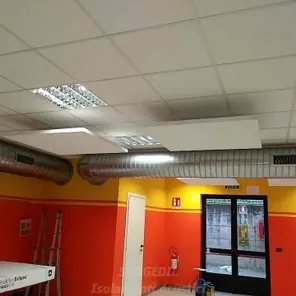 Installazione baffles acustici vicino ingresso scuola<br /><br />