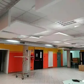Pannelli fonoassorbenti installati su soffitto tecnico scolastico<br /><br />