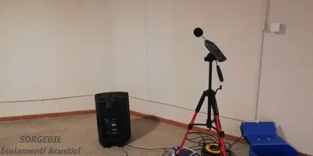 Analisi Acustica Professionale con Fonometro e Generatore di Rumore<br /><br />