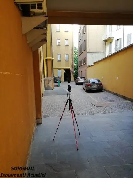Rilievo del Rumore da Impianti Esterni con Fonometro Certificato<br /><br />