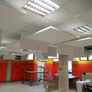 Correzione acustica in corso in mensa scolastica rumorosa<br /><br />