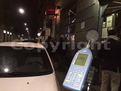 Rilevazione dell'impatto sonoro su area urbana con tavoli all’aperto